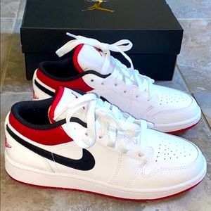 Air Jordan Mid 1 low ( new in box )